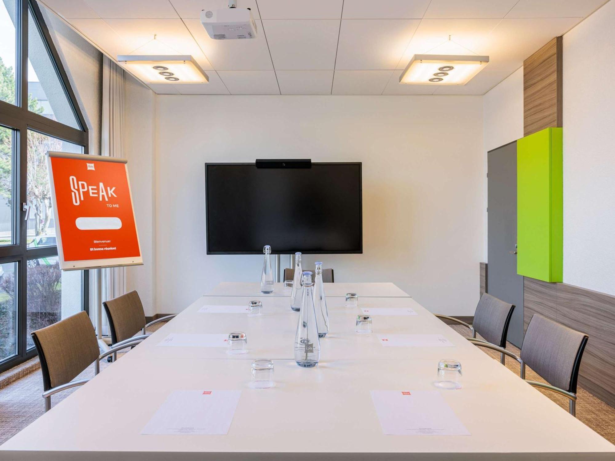 Ibis Lausanne Crissier Ngoại thất bức ảnh